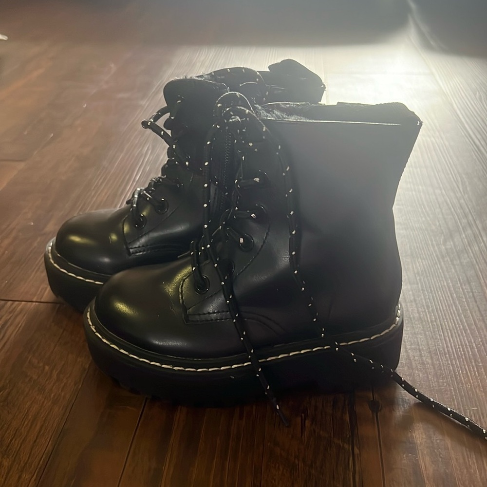 H&M toddler boots size 8.5